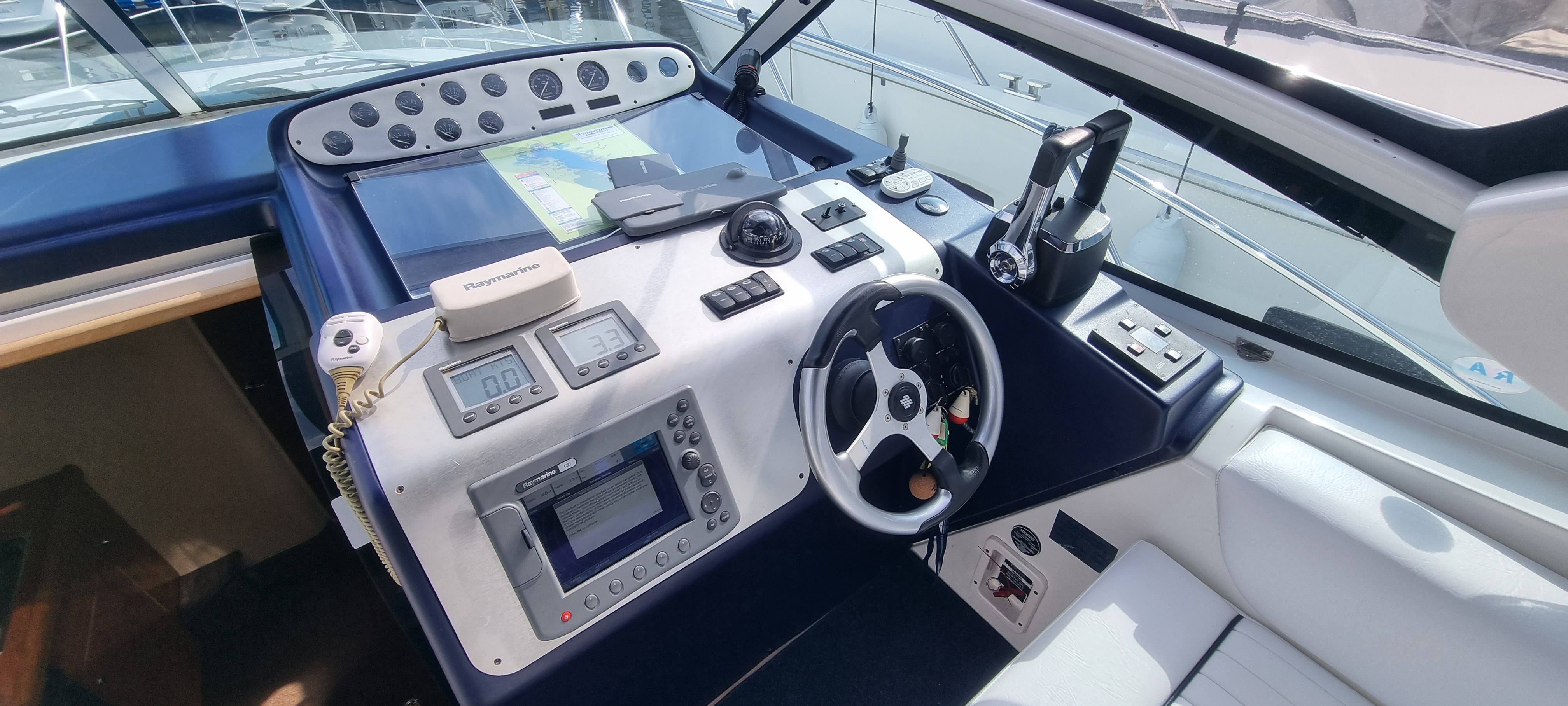 2005 Sealine S34 image 5