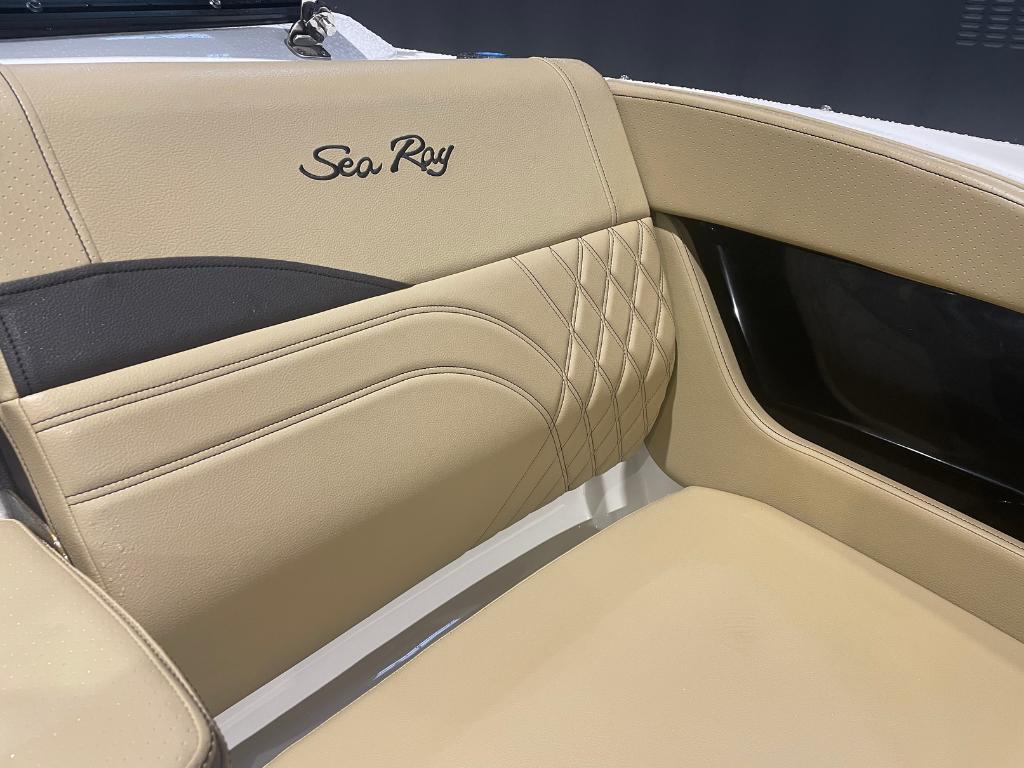 2023 Sea Ray SLX 260 image 6
