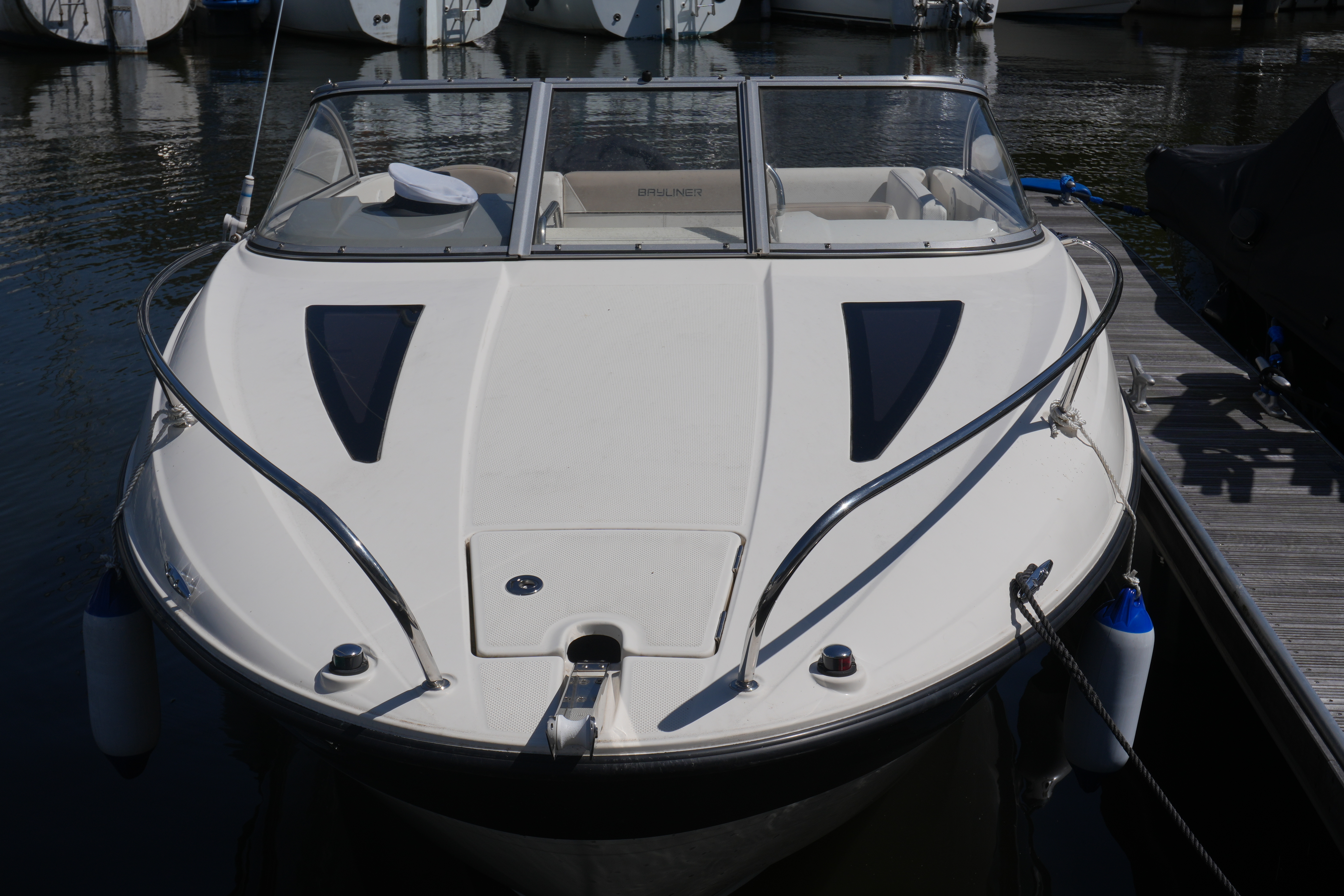 2015 Bayliner 642 OVERNIGHTER image 3