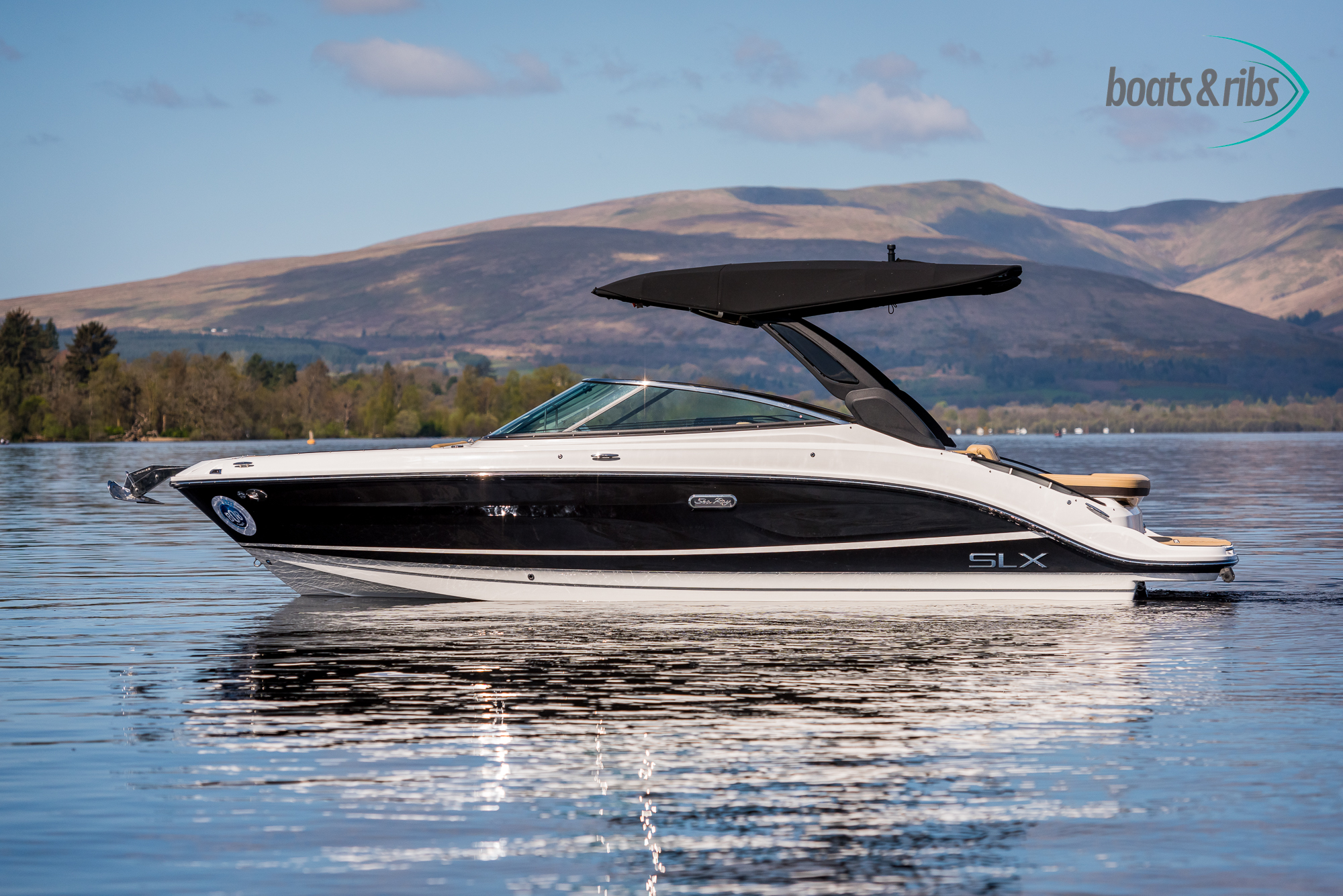 2023 Sea Ray SLX 260 image 3