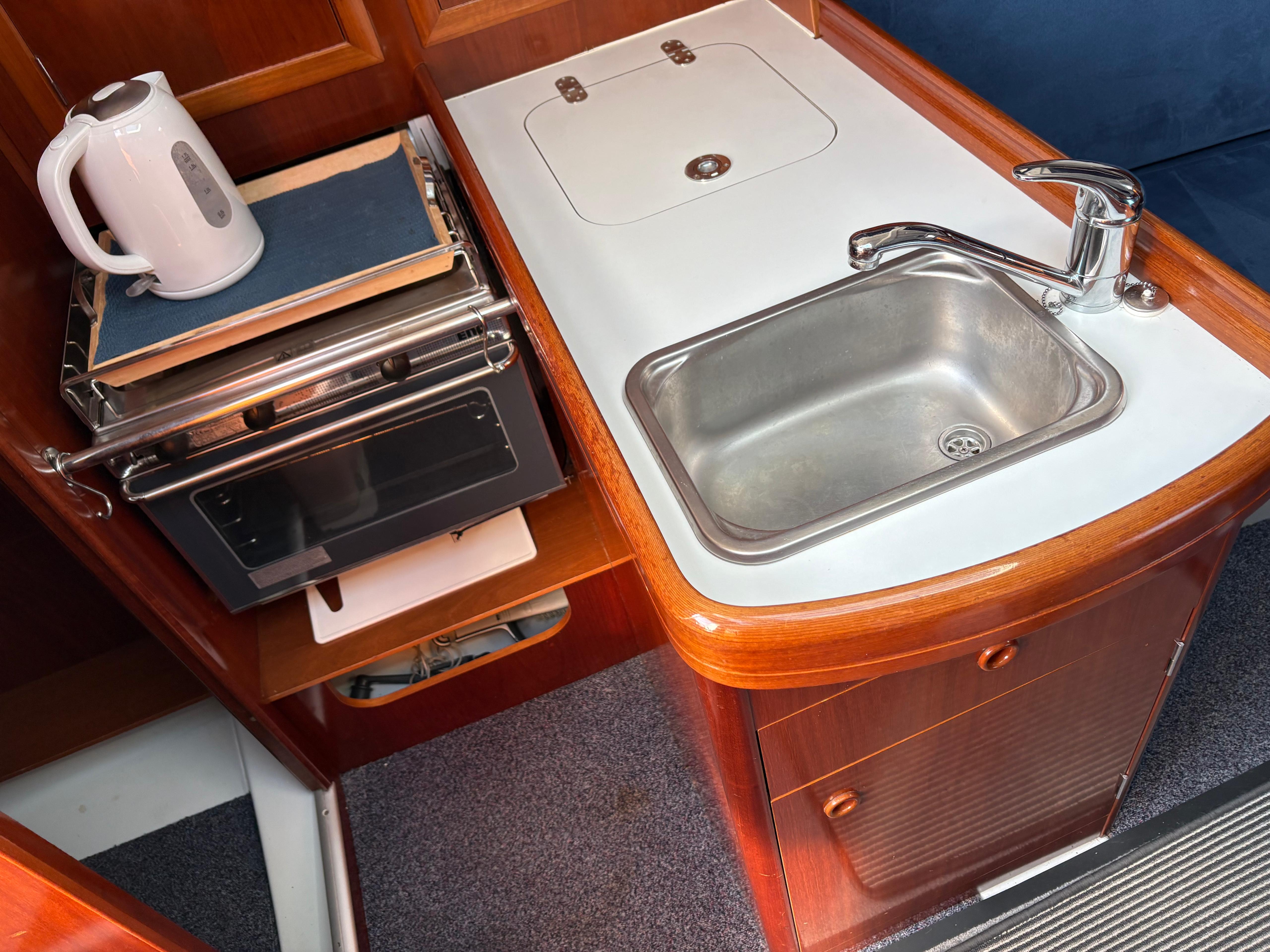 2004 Beneteau OCEANIS 311 image 6