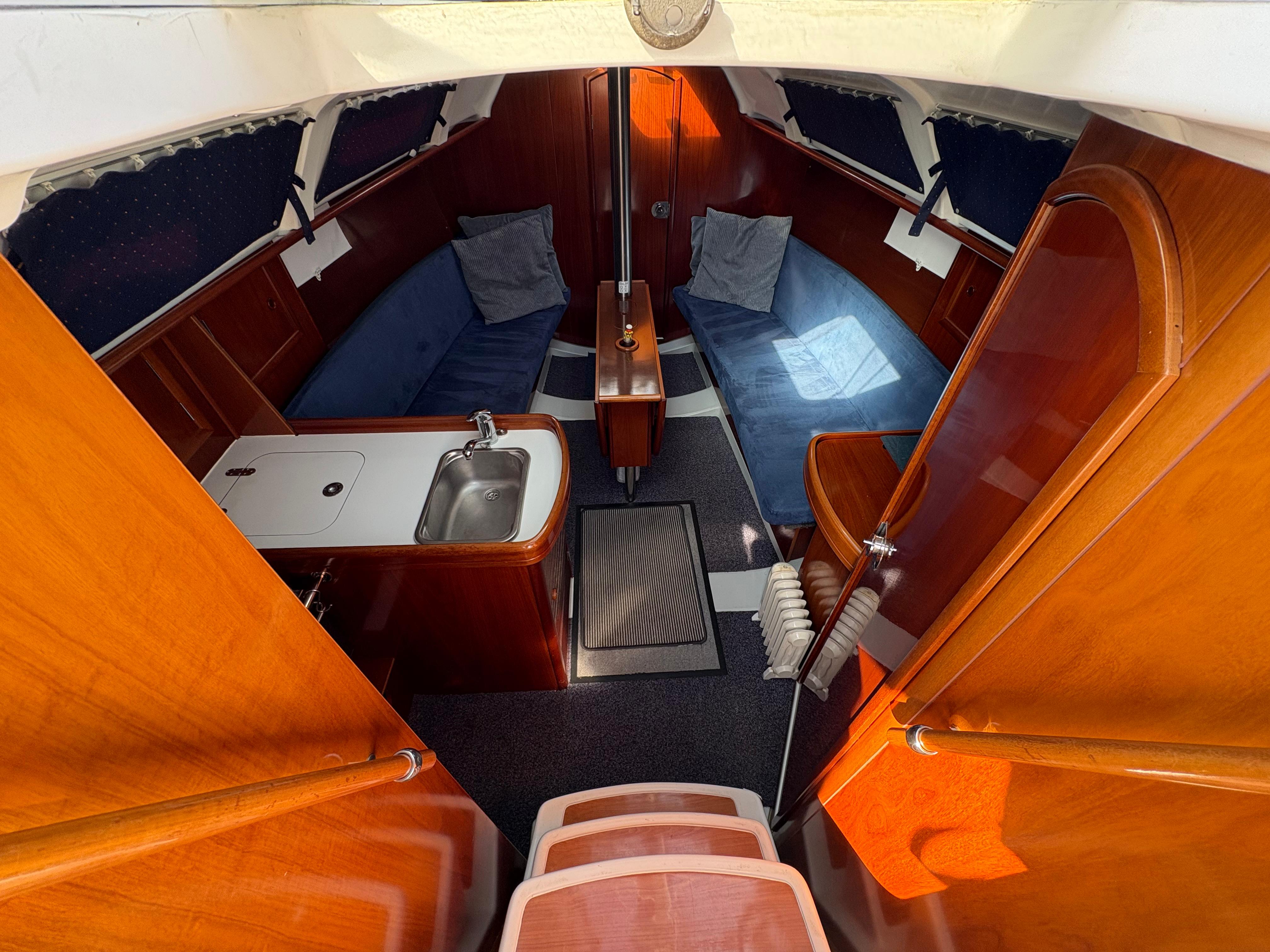 2004 Beneteau OCEANIS 311 image 5