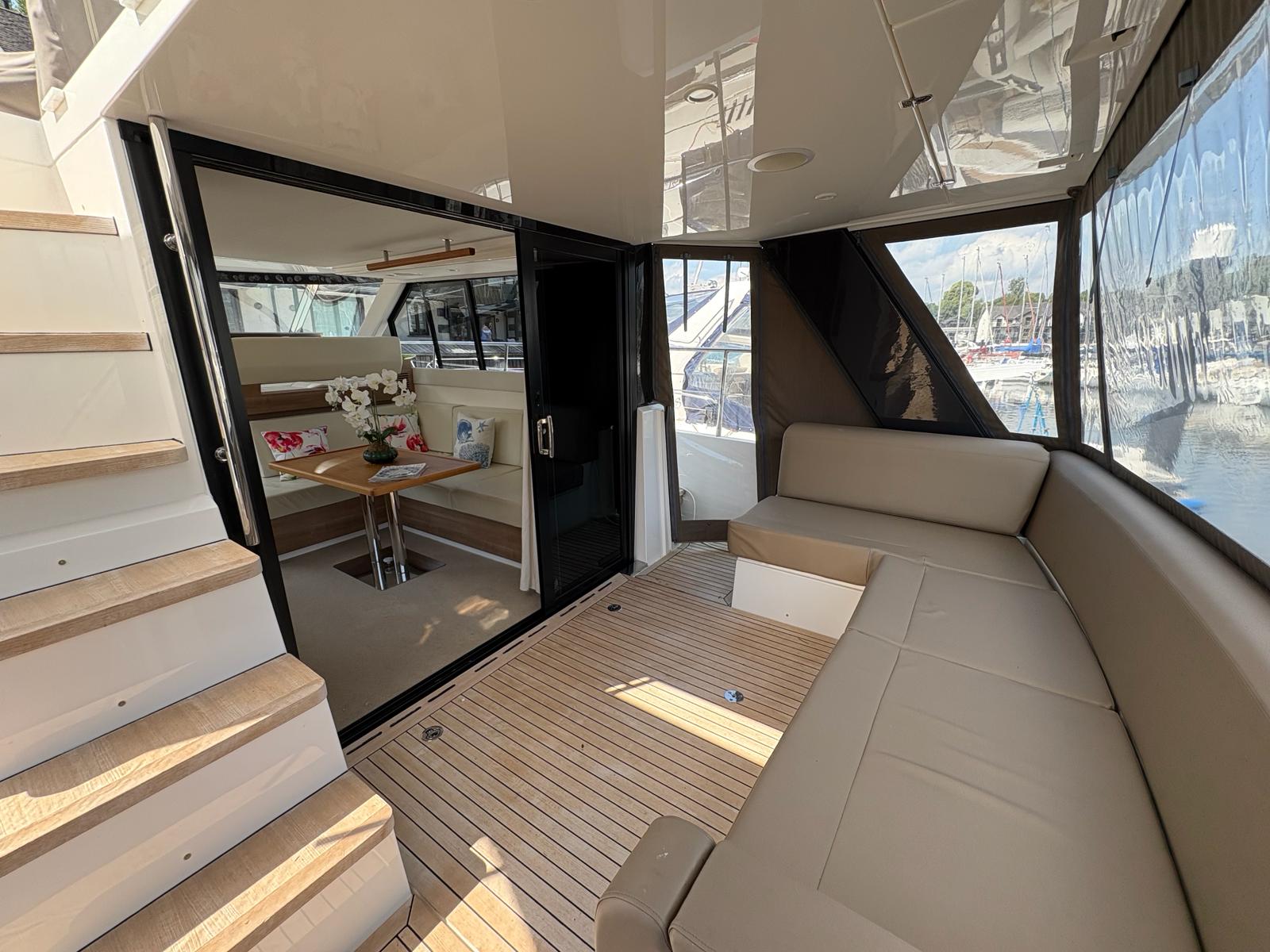 2012 Sealine F42 image 6