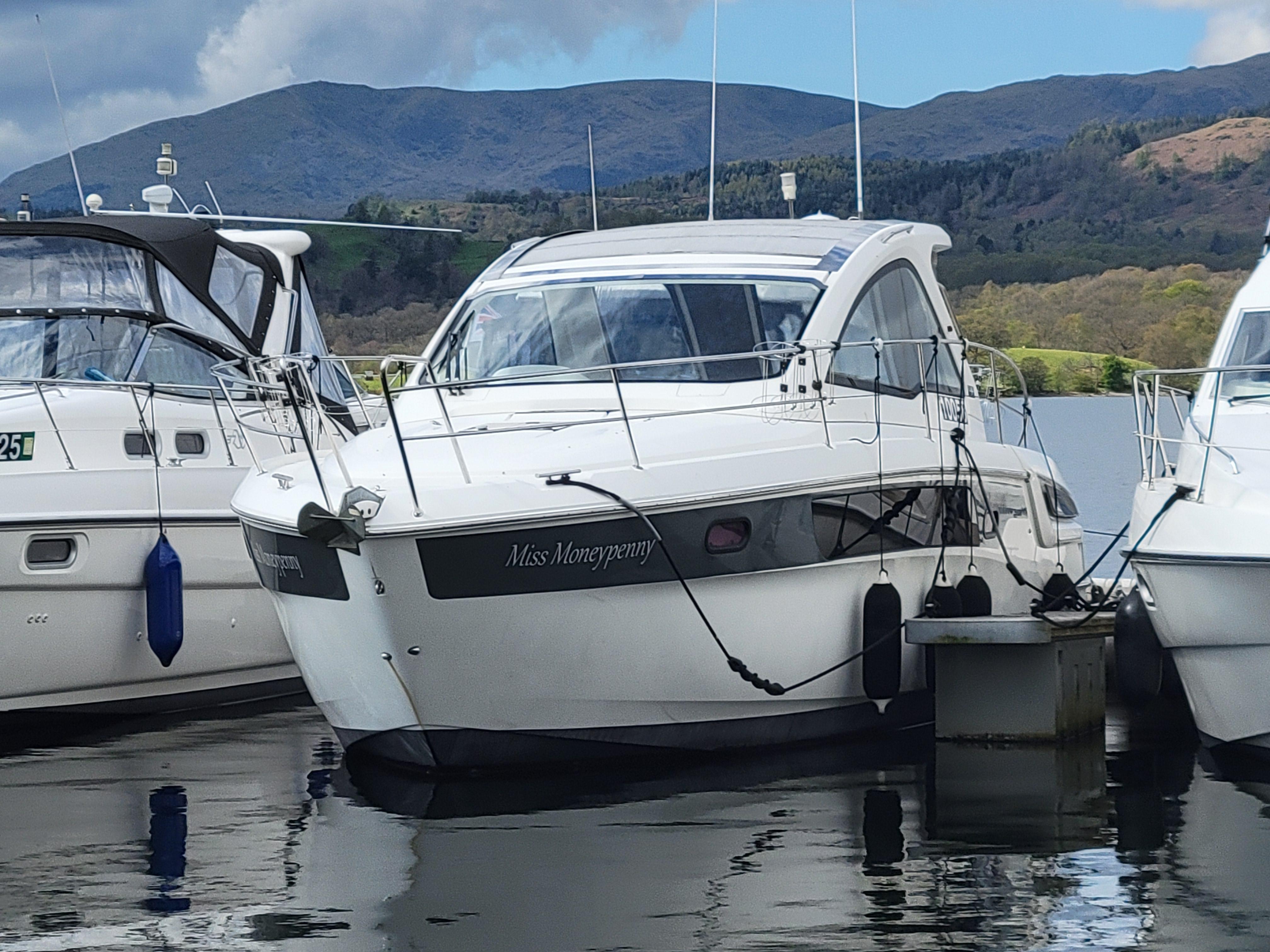 2013 Bavaria 35HT SPORT image 2