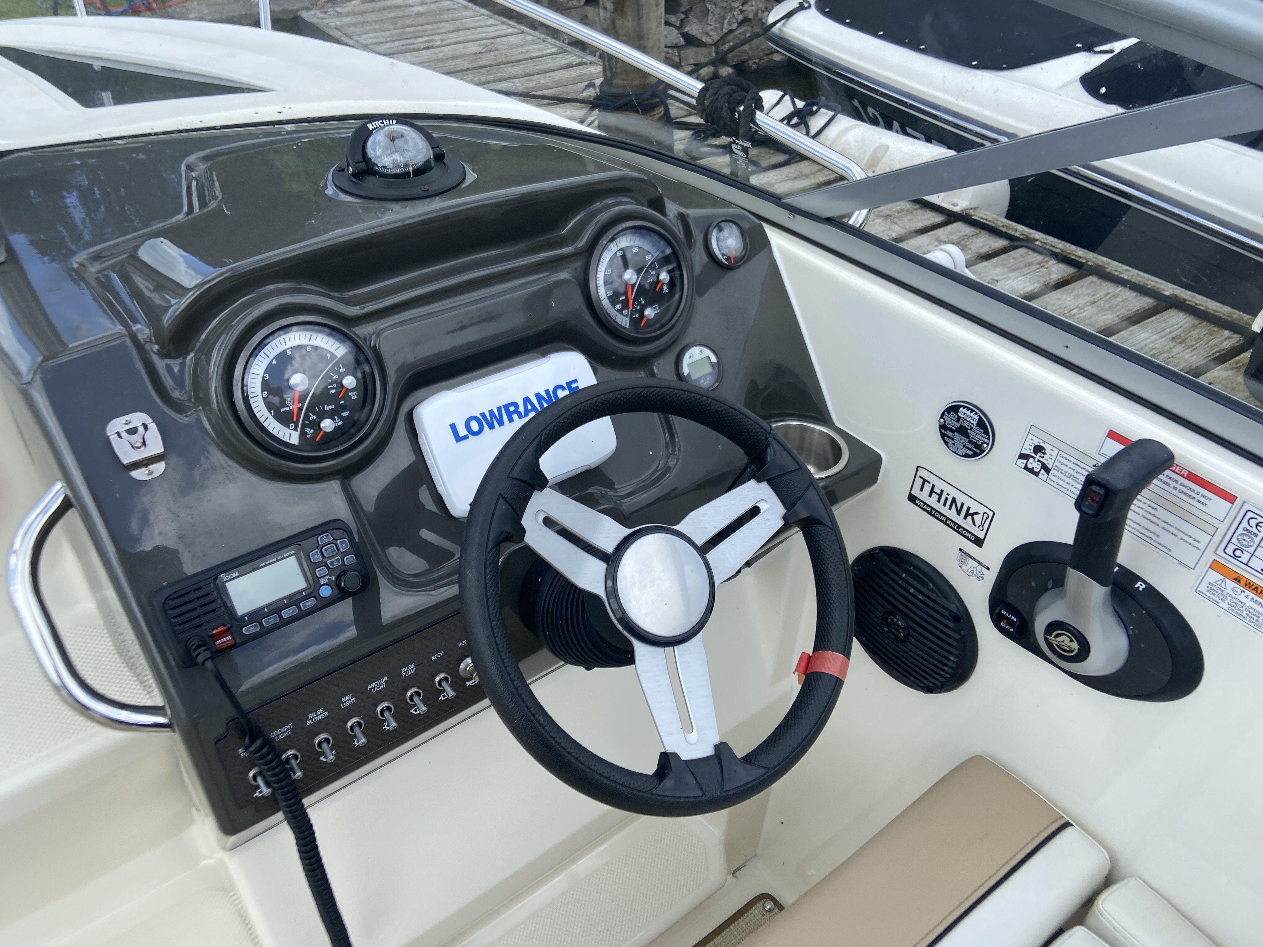 2016 Bayliner 742 CUDDY image 6