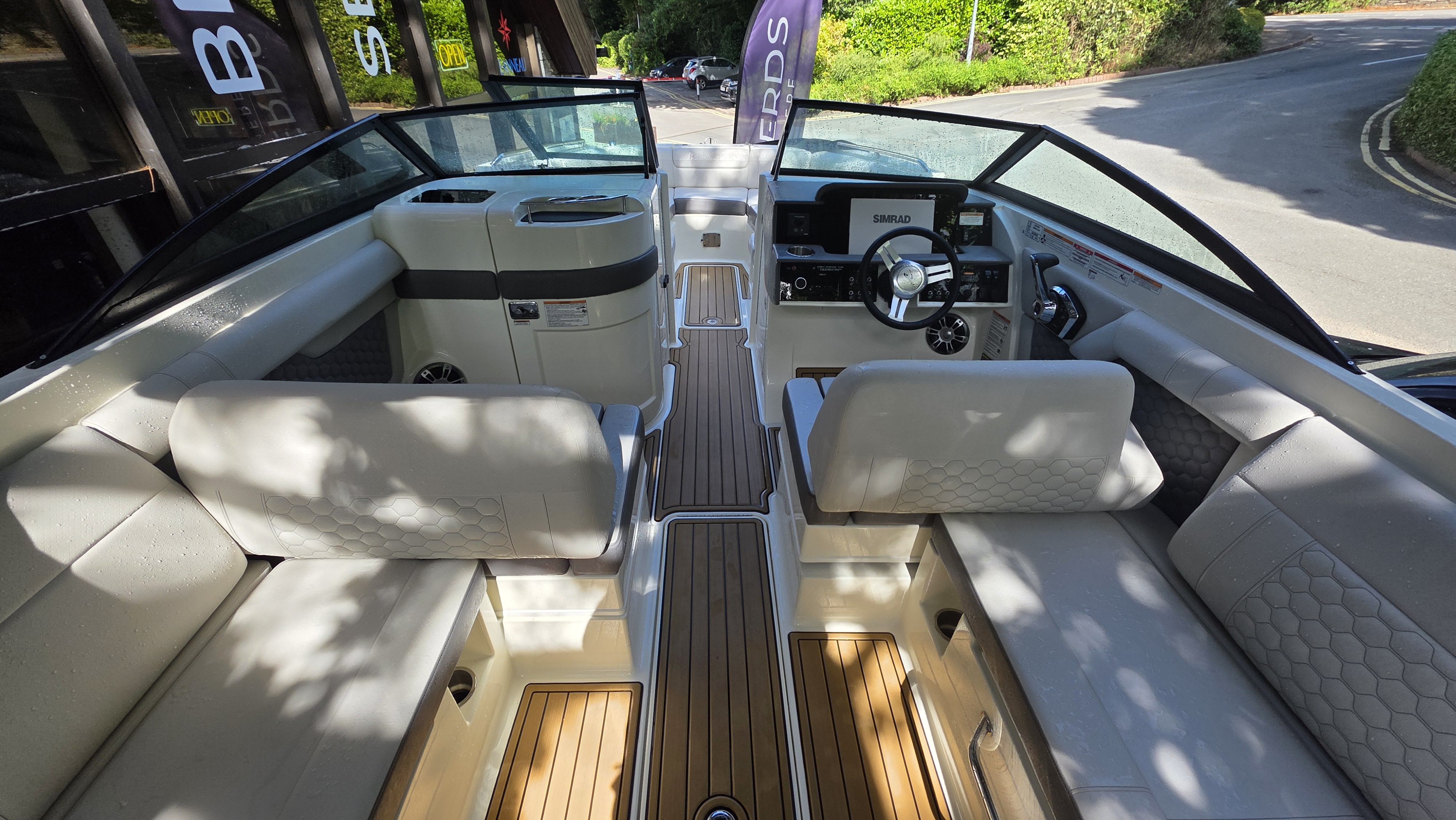 2024 Sea Ray SDX 270 image 3