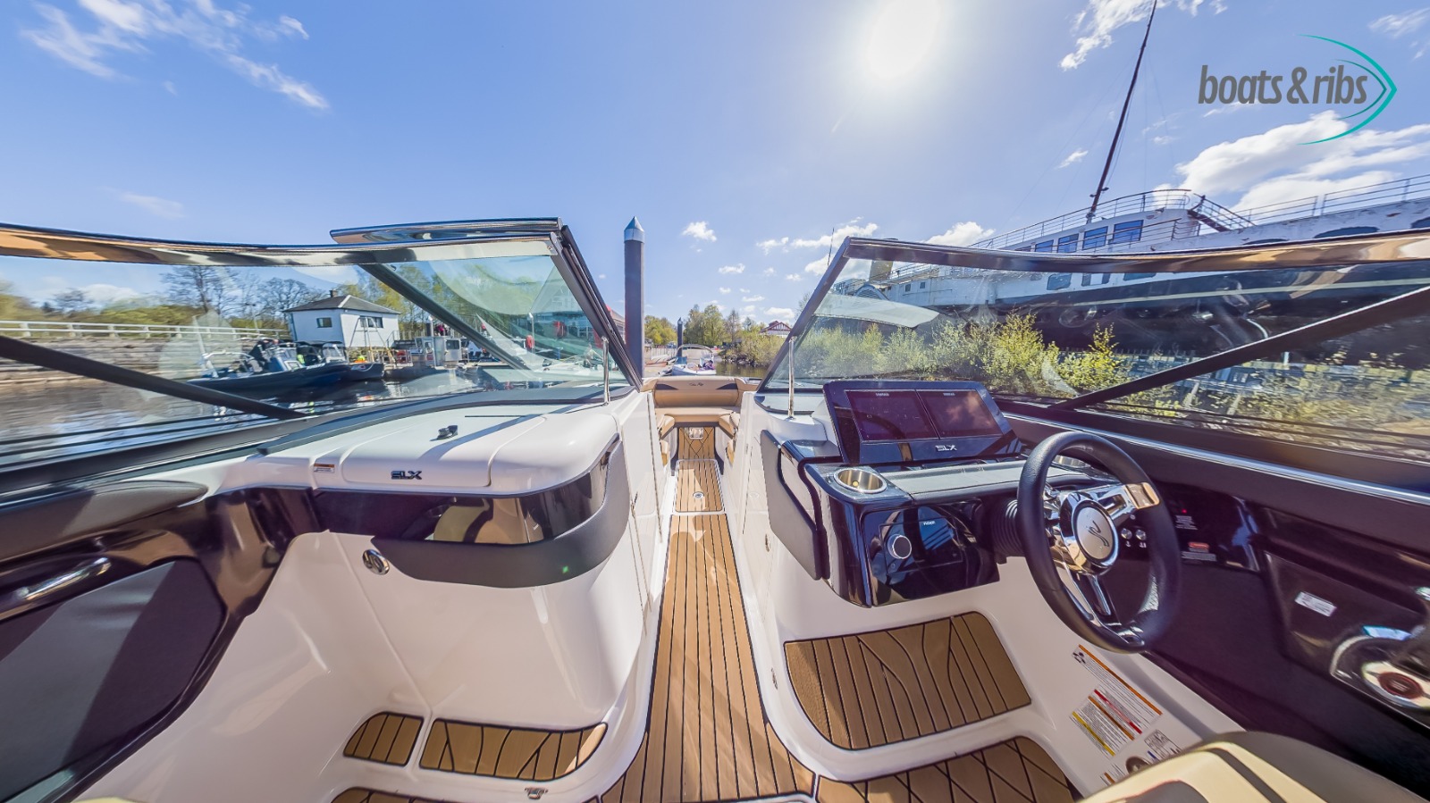 2023 Sea Ray SLX 260 image 5