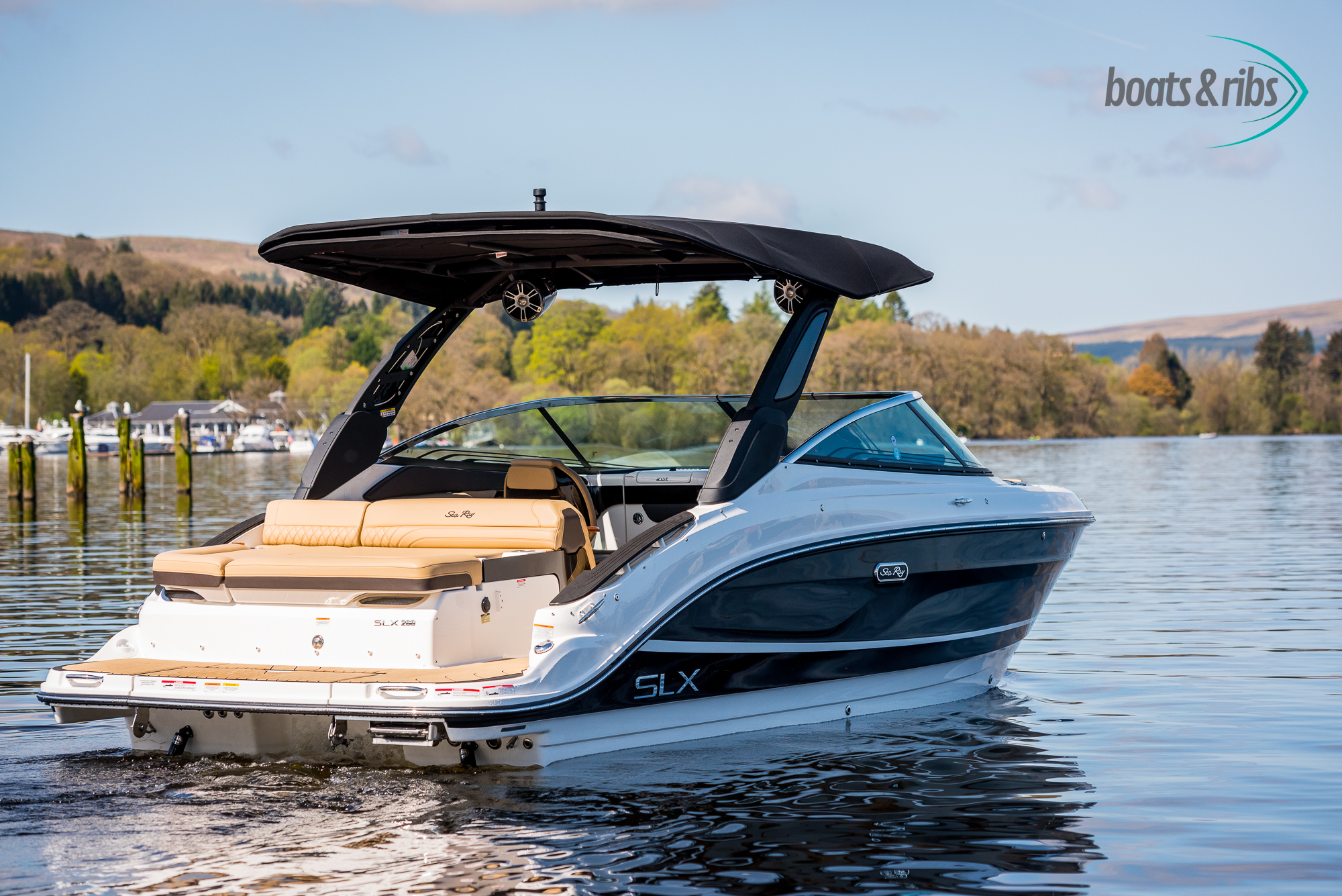 2023 Sea Ray SLX 260 image 2