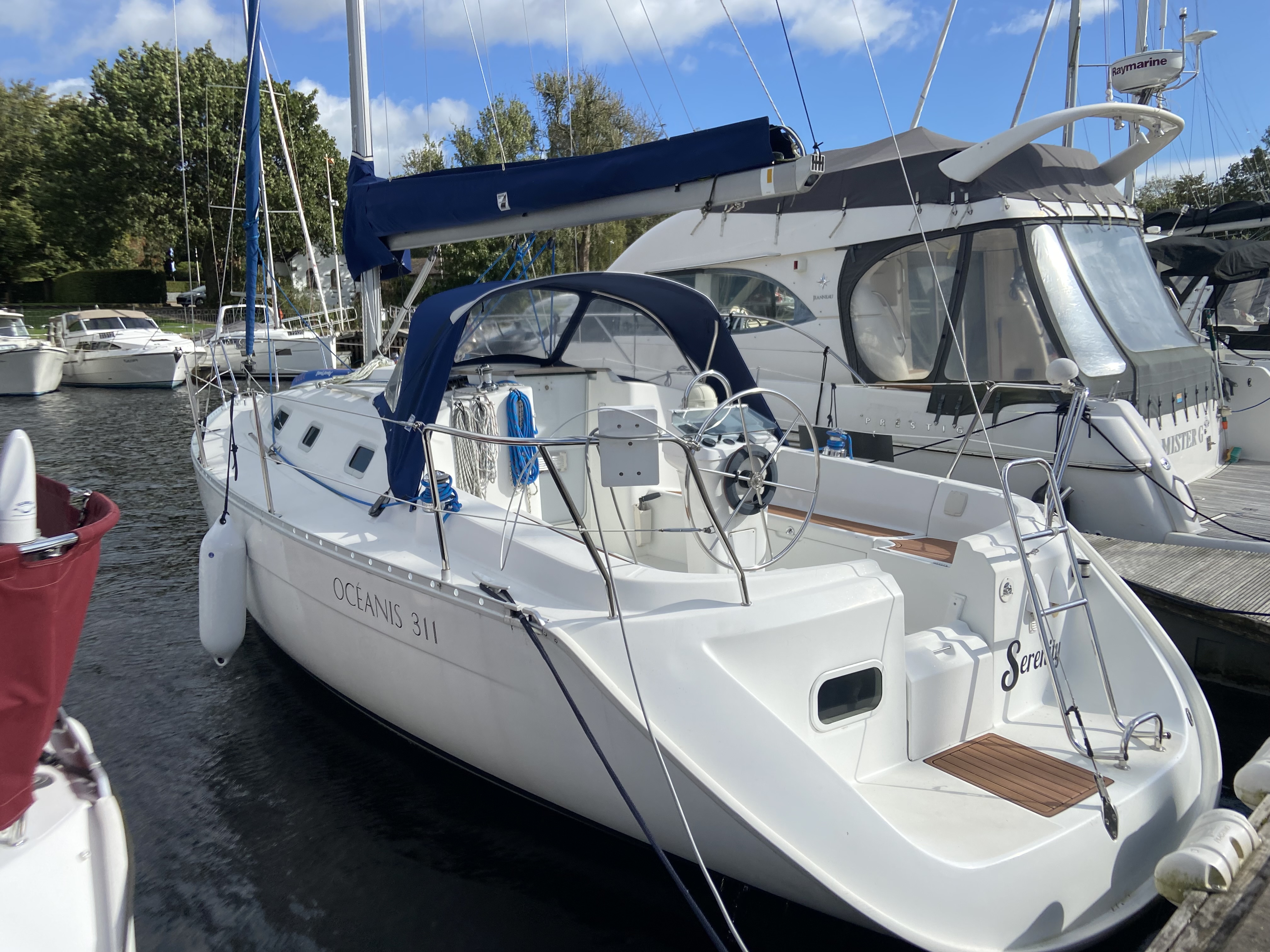 1998 Beneteau OCEANIS 311 image 2