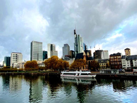 FRANKFURT "Resimli Modern Almanya Rehberi"