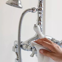 6 conseils de pro pour avoir une salle de bain propre_edited.jpg