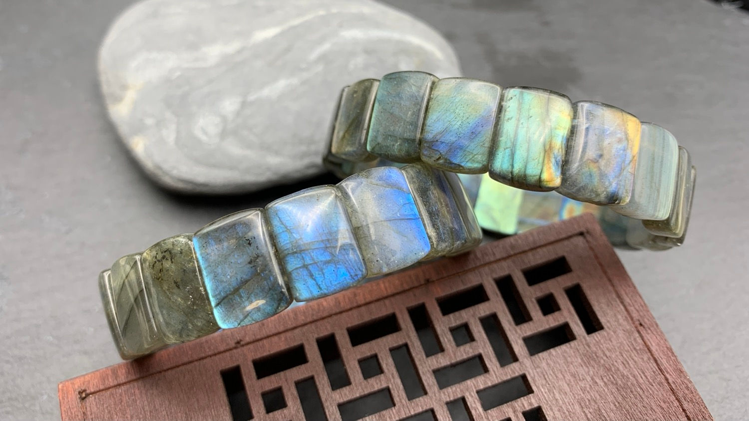 超強光月亮石手牌