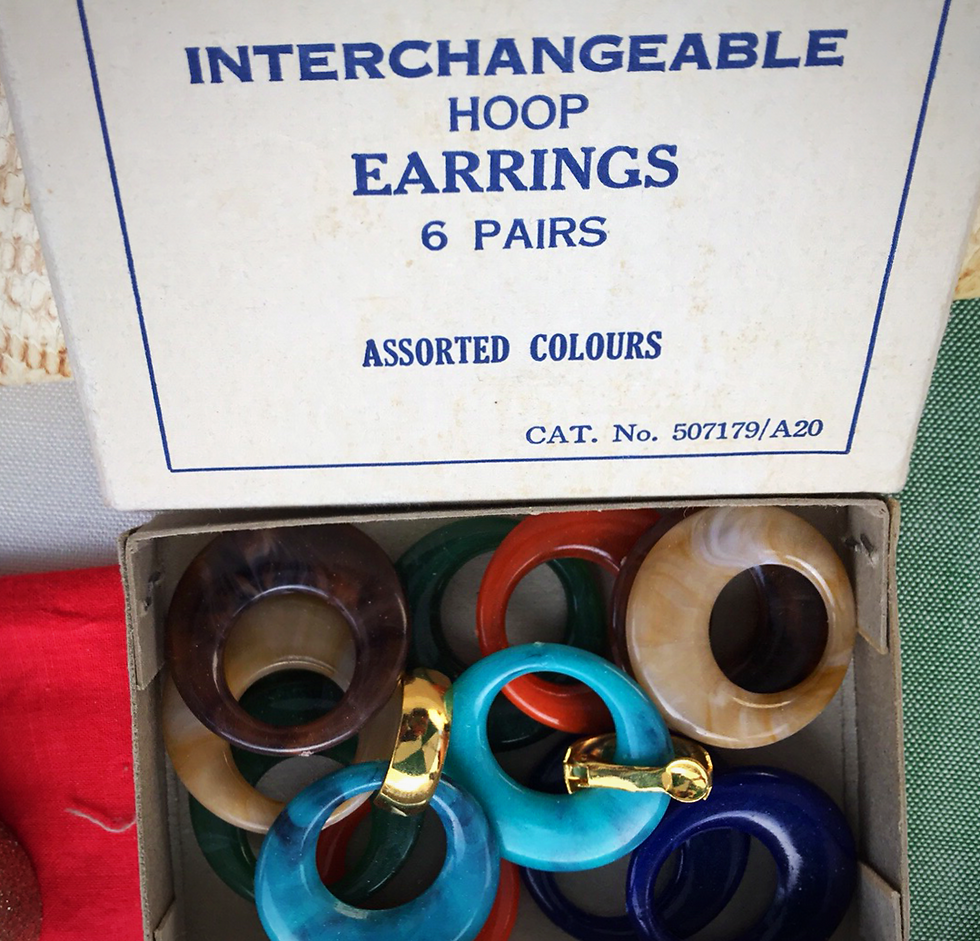 vintage clip on earings, vintage jewellery, vintage earing, bakelite, vintage plastic, vintage earring
