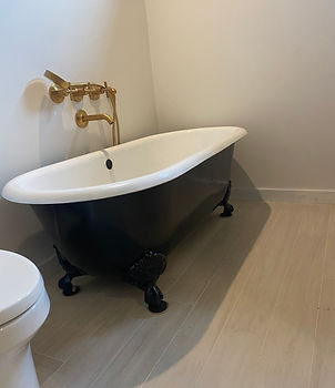 Free standing cast iron tub