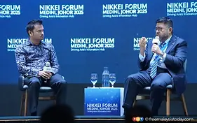 9cff6b3c-fmt-managing-director-azeem-abu-bakar-and-uem-group-managing-director-amran-hafiz