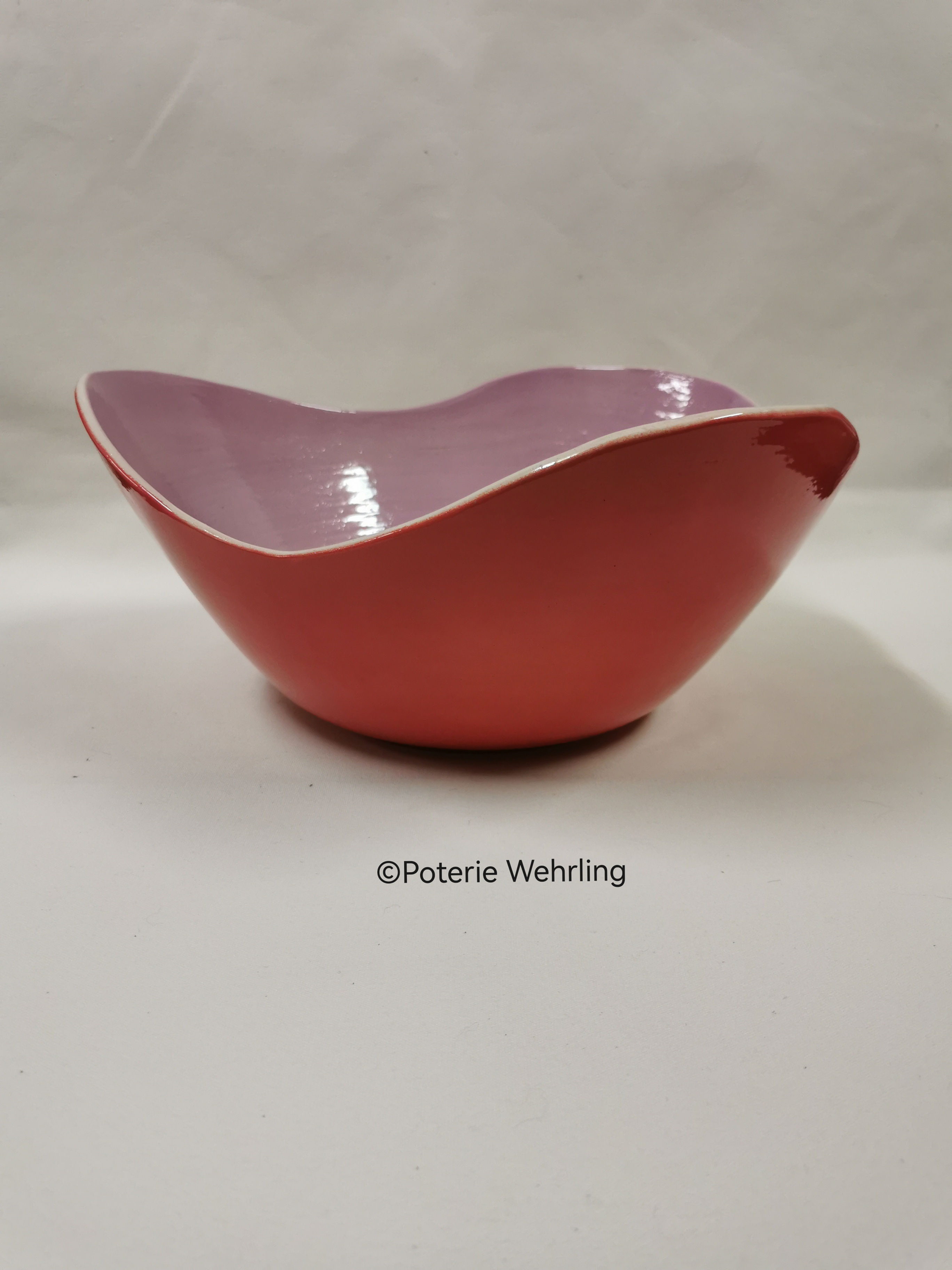 Saladier coquelicot rouge, intérieur mauve .