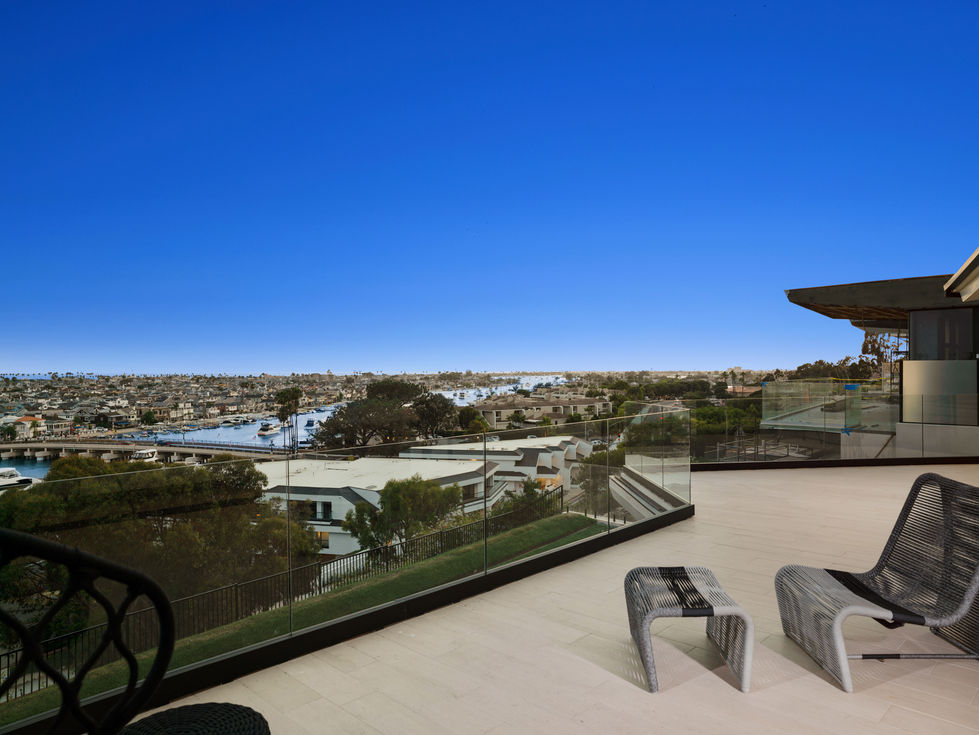 25. Deck looking right