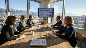 L’équipe du bureau suisse se réunit pour visionner une vidéo de formation ensemble.