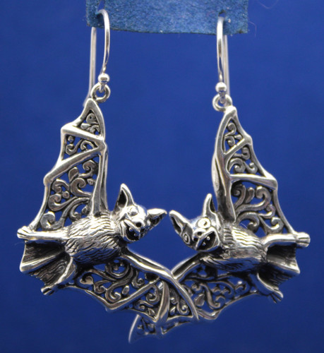 MAGICAL DESIGN シルバーピアス　コウモリ　BAT EARRING MAGICAL DESIGN シルバーピアス コウモリ BAT EARRING