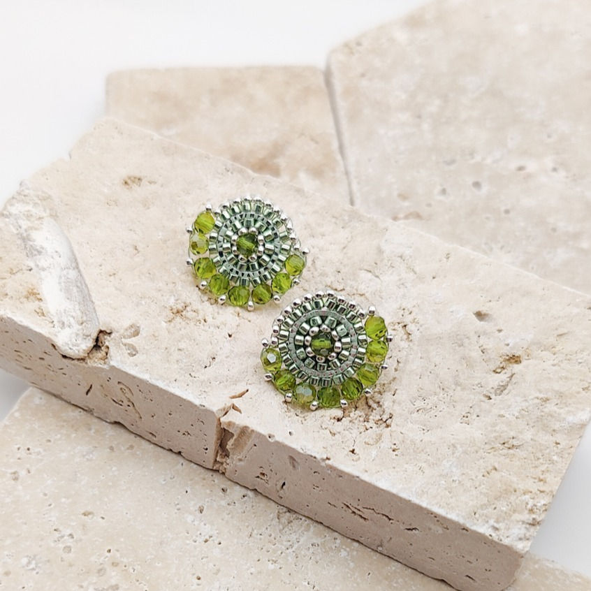 Thumbnail: Kleine Ohrstecker "Olive"