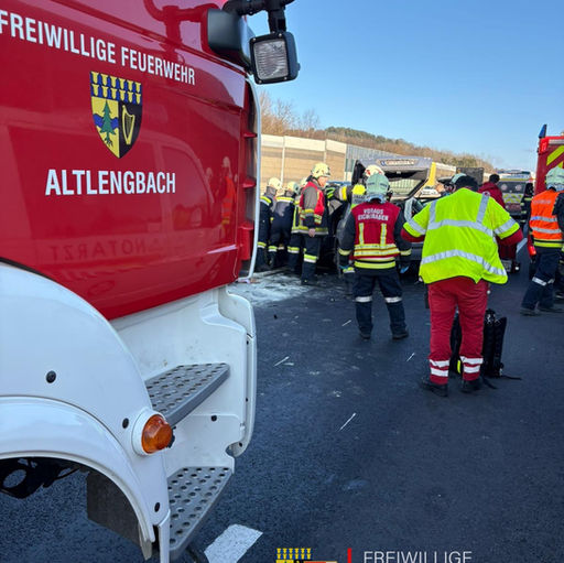 T2 Menschenrettung nach schwerem Verkehrsunfall