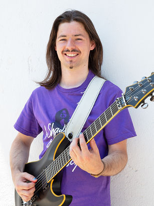 Kreativ Musikforum
Trudering
München
Musikinstitut
Lehrer
E-Gitarre
Gitarre