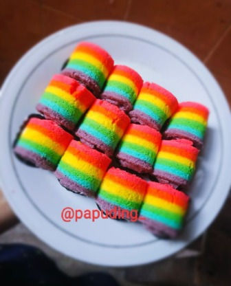 Rainbow cake gulung