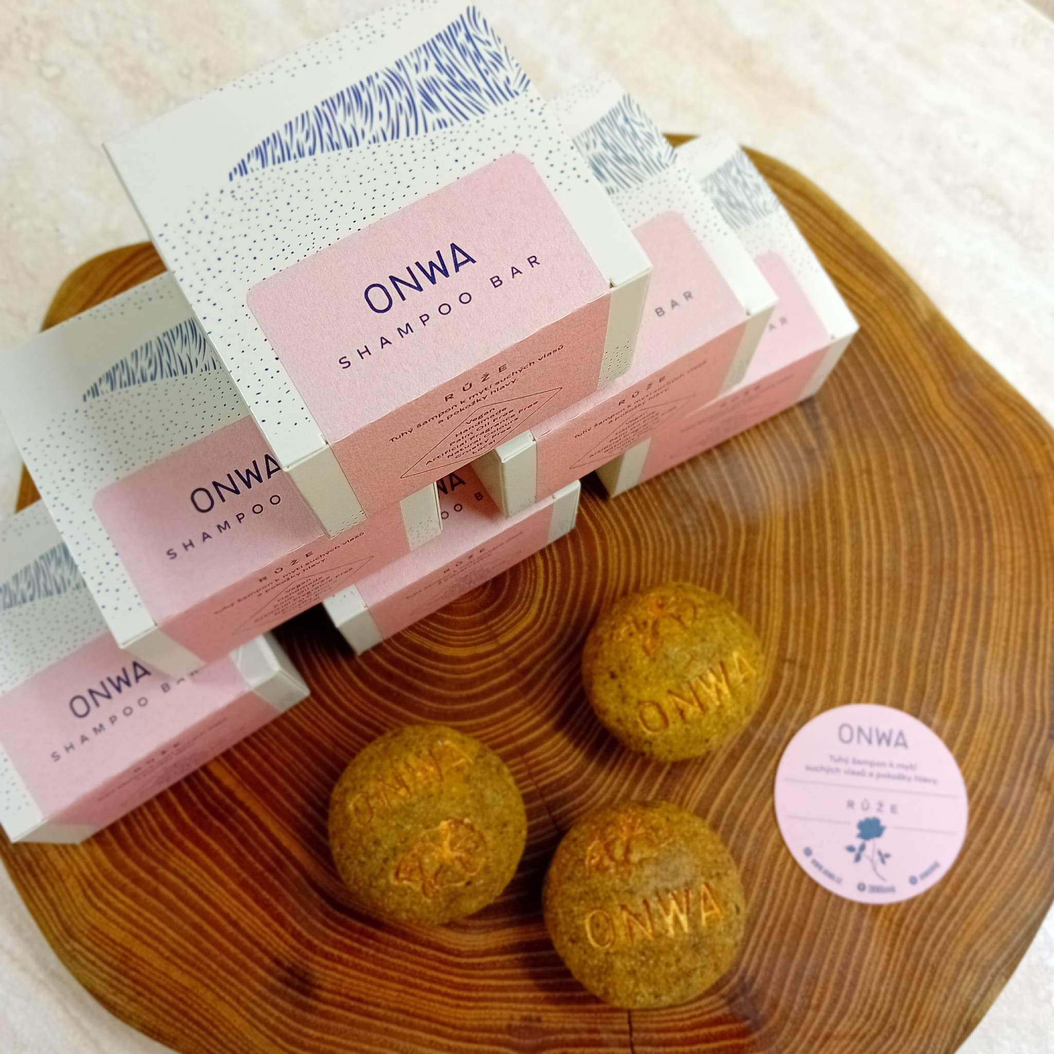 Krabičky růžového šampuku Onwa