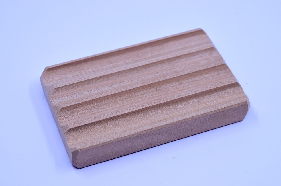 TŘEŠEŇ - dřevěná mýdlenka