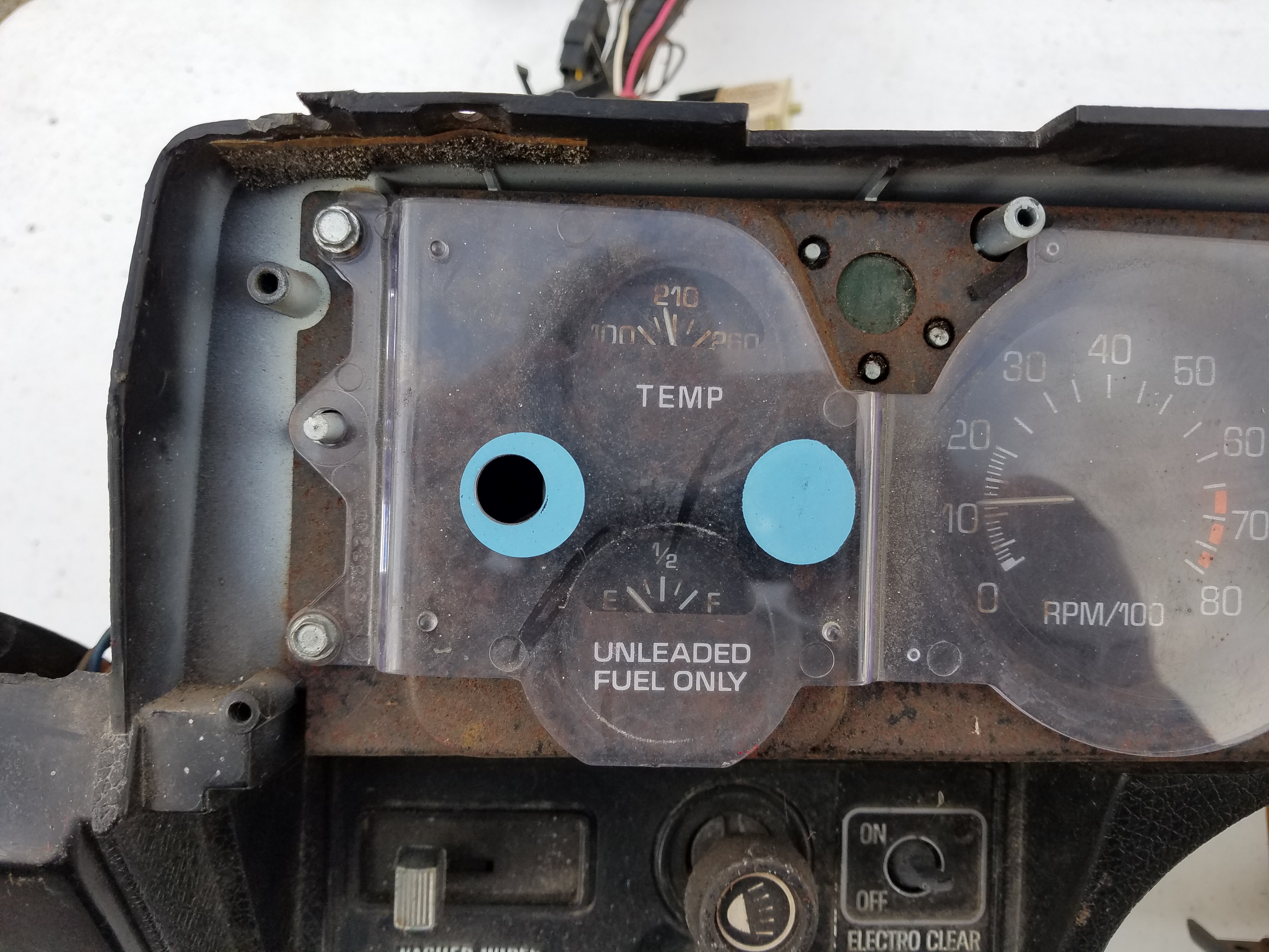 up close gauge face