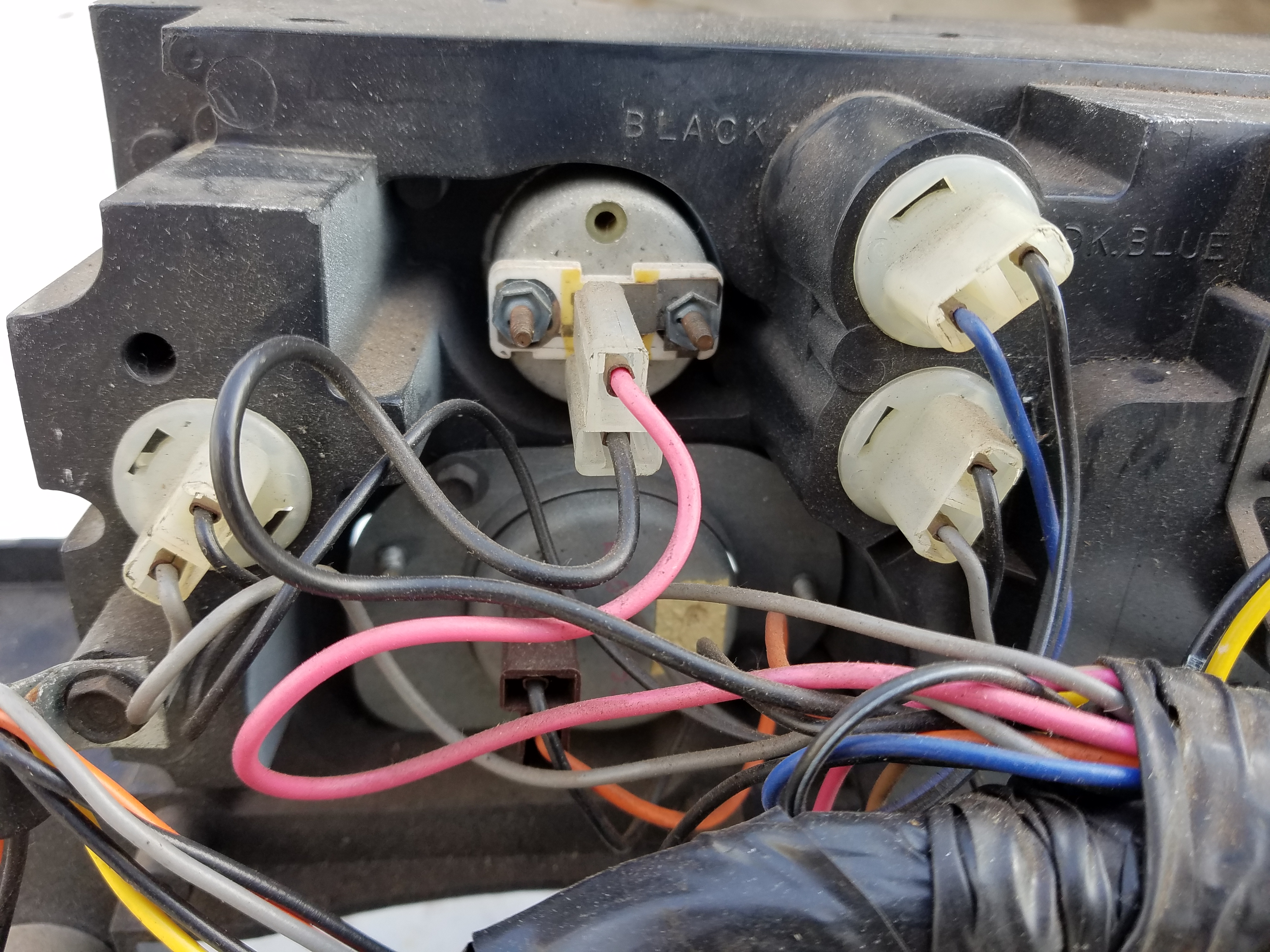 clock and volts connector up close wiri
