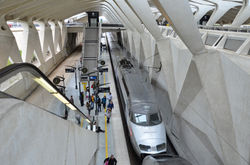 TGV_Paris-Milan_en_gare_de_Lyon_Saint-Exupéry