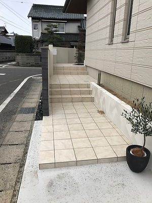玄関までの施工事例