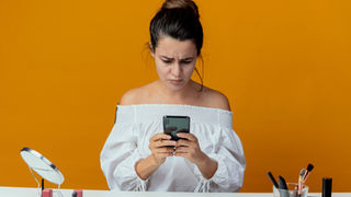 ENTRE O ESPELHO E O ALGORITMO: QUANDO A ESTÉTICA DEIXA DE SER ESCOLHA?