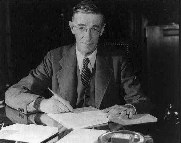Vannevar_Bush_portrait