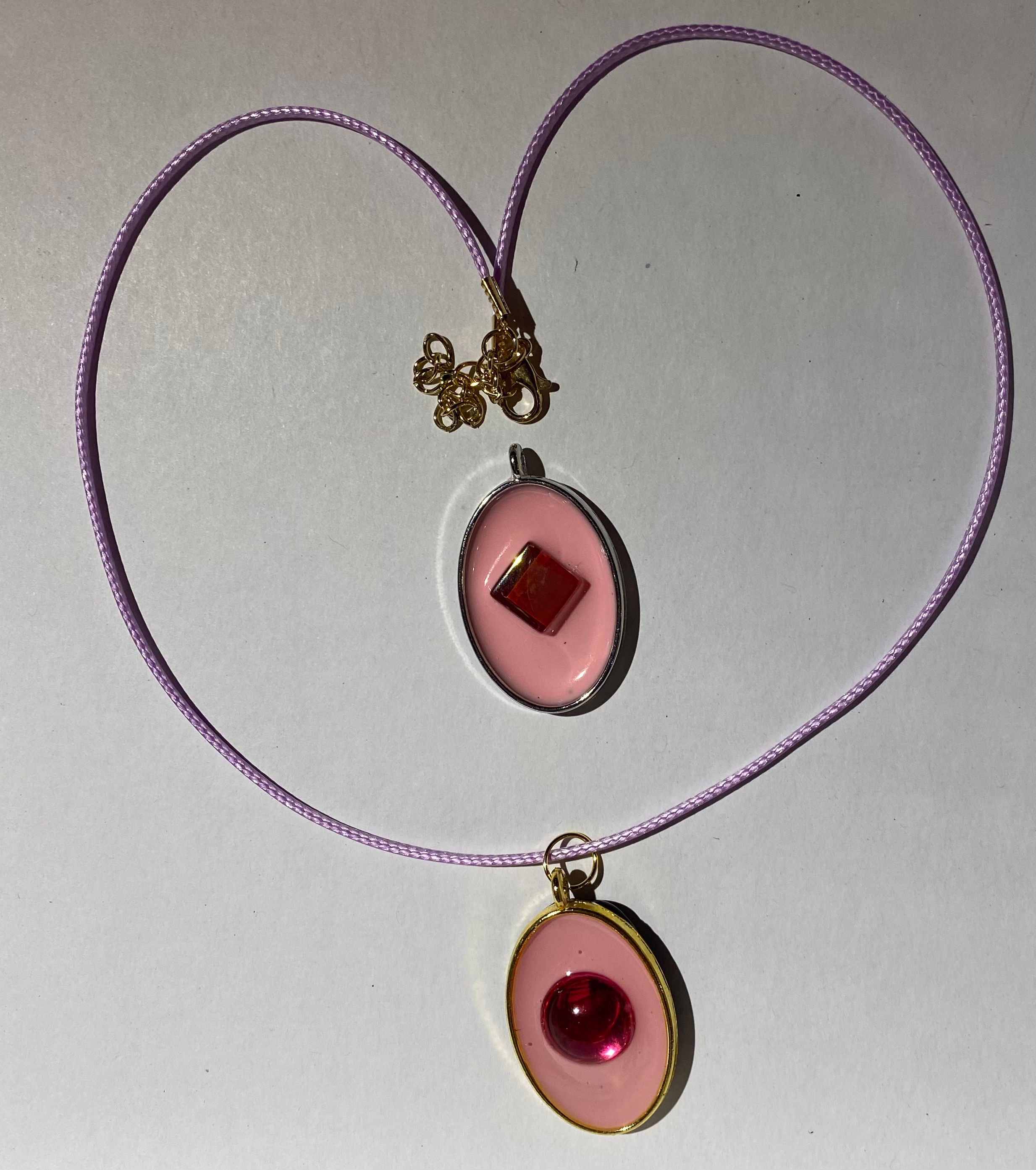 Parure Médaillon + Boucle d’oreilles sur commande série « Les Transparentes »