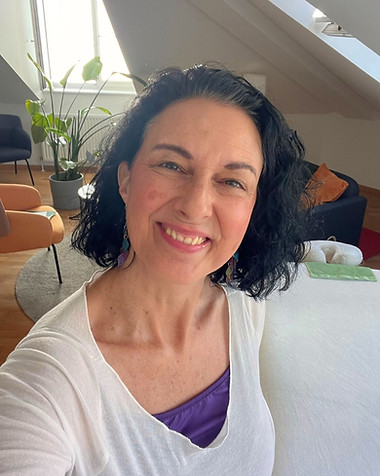 iris-zabukovnik-deine-schmerzfrei-expertin-energetikerin-lifecoach-shiatsu-yoga-heilraum-iris-at-2