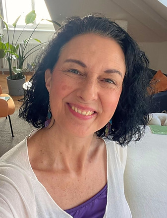 iris-zabukovnik-deine-schmerzfrei-expertin-energetikerin-lifecoach-shiatsu-yoga-heilraum-iris-at-2