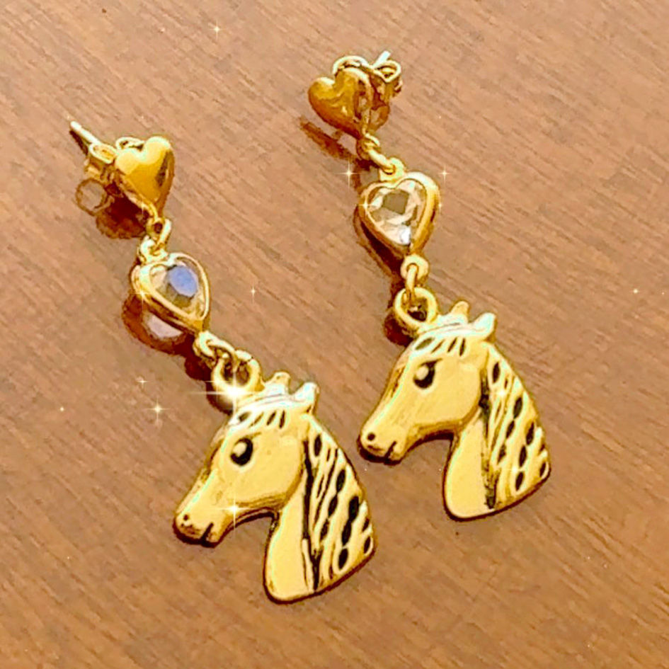 Miniatura: BRINCO CAVALO COM RESINA CORAÇÕES ZIRCÔNIA - OURO