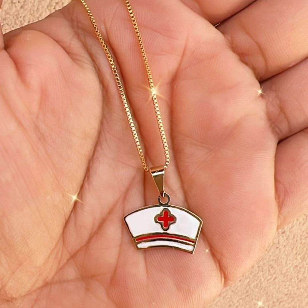 COLAR CHAPÉU ENFERMEIRA COM RESINA - OURO