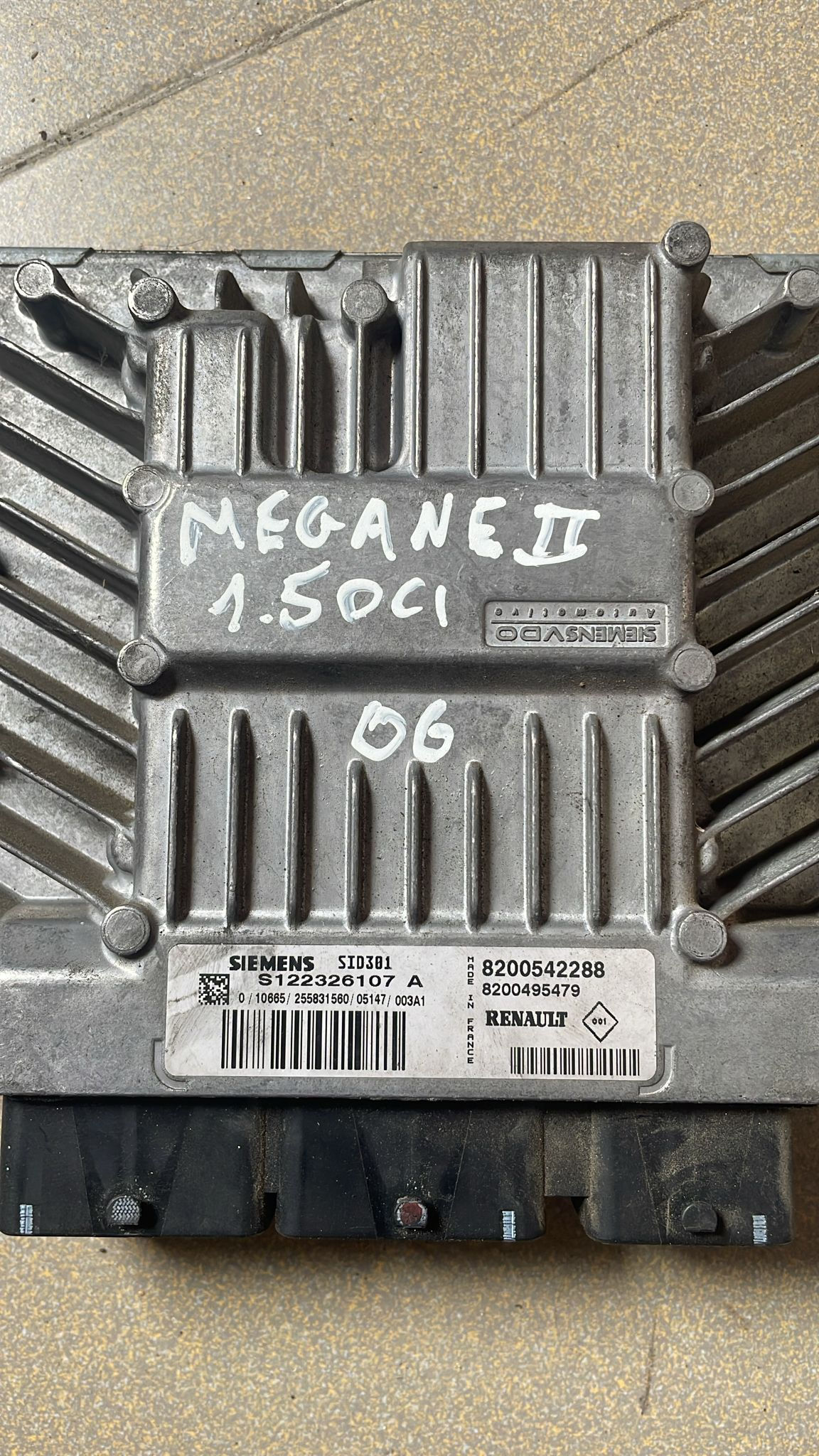 RENAULT - 8200542288