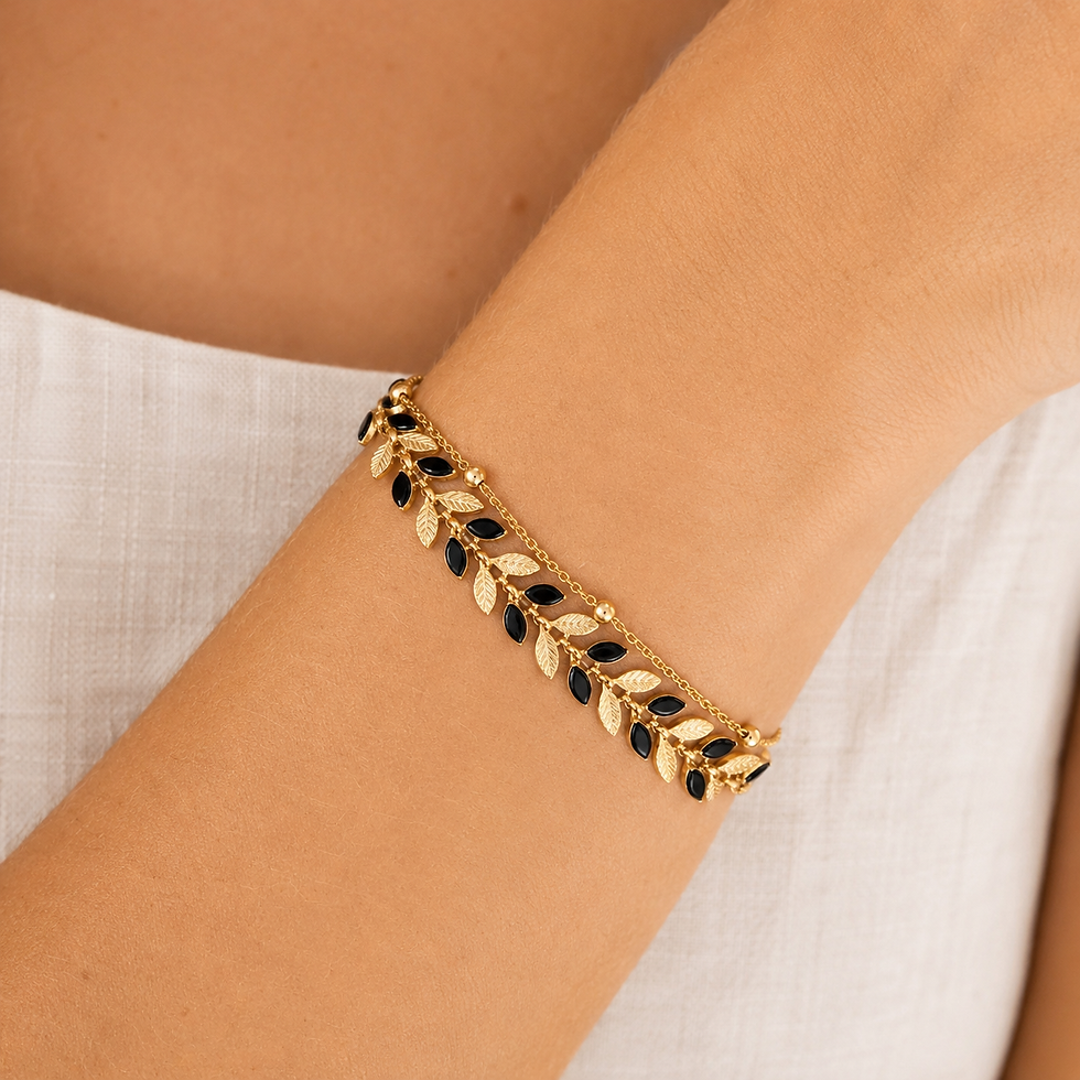 Bracelet double rang motif feuillage doré et noir émaillé porté