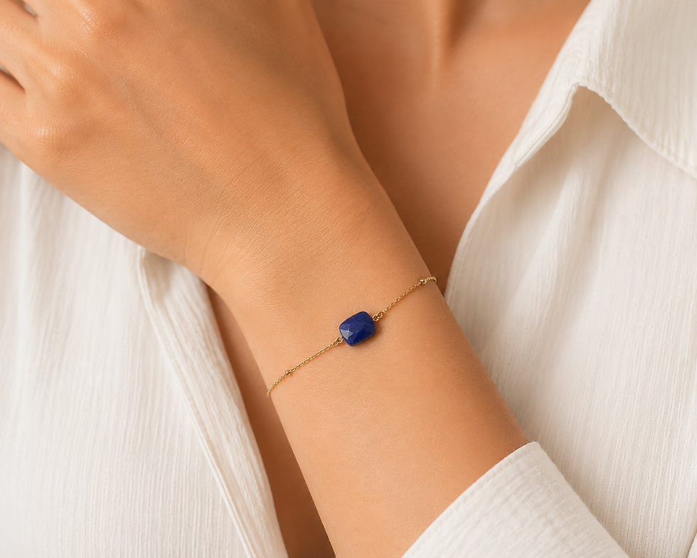 Miniature : Bracelet fin en acier inoxydable doré et lapis-lazuli porté