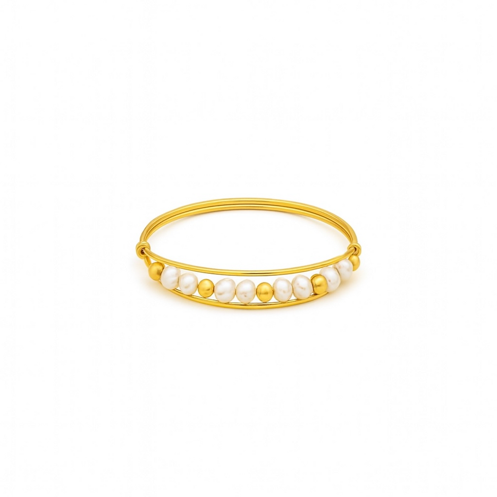Bague triple rang perles de culture en Gold filled sur fond blanc