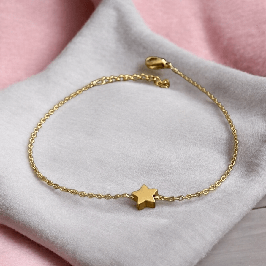 bracelet étoile en acier inoxydable doré vu de face