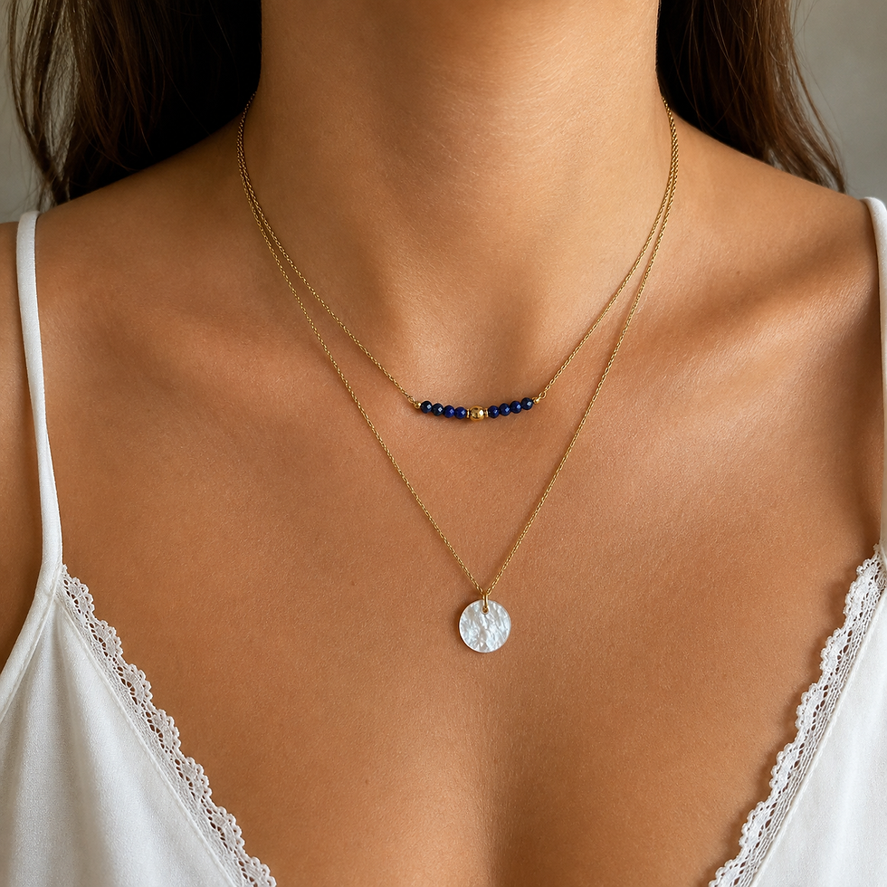 Miniature : Collier double rang Lapis-lazuli et nacre porté