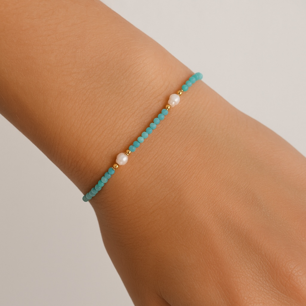 Bracelet en Amazonite et perles de culture acier doré porté