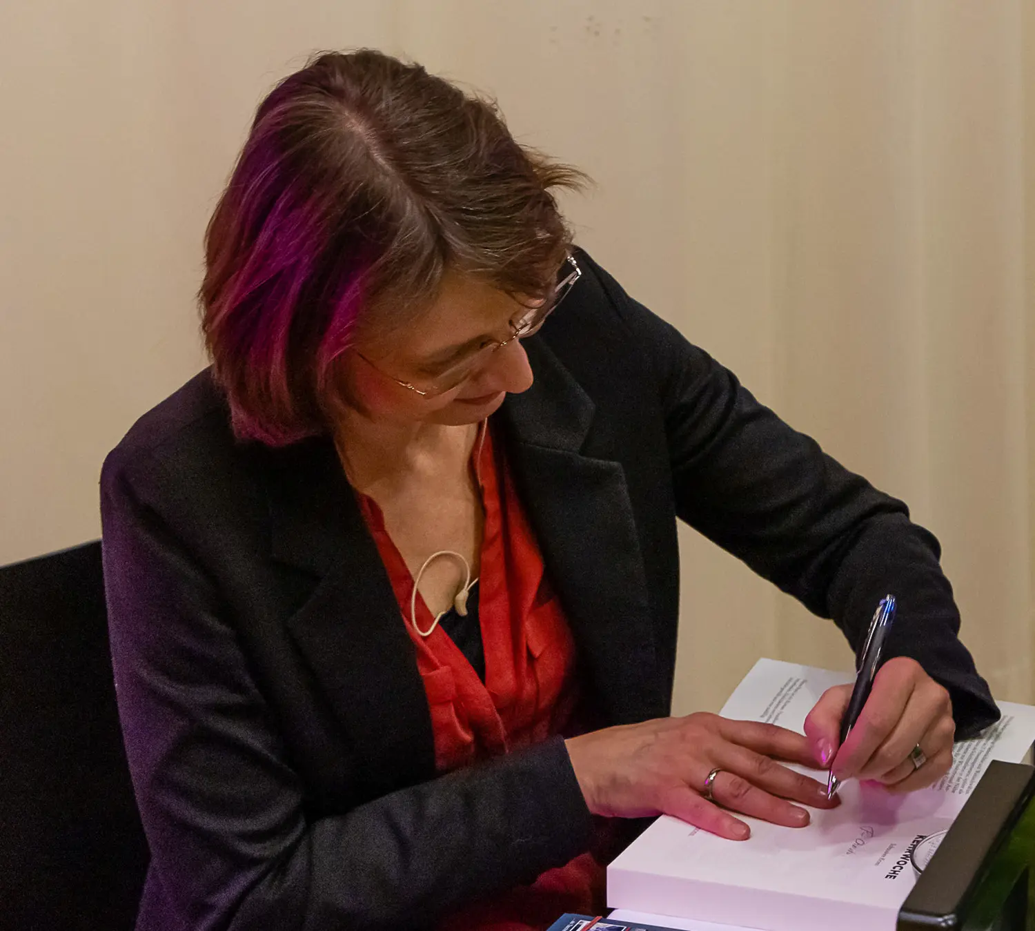 Sybille Baecker Bücher signieren.webp