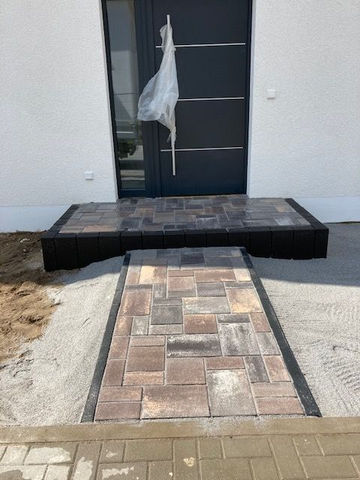 Gepflasterter Hauseigang