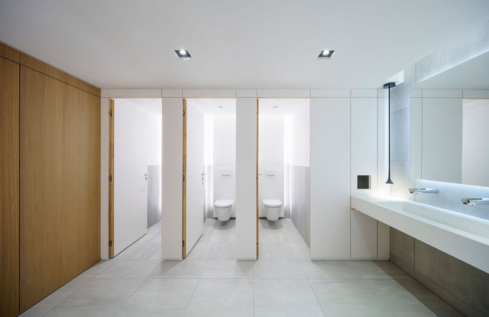 BIFUR - Guillaume Drège - Le 23 Châteaudun, Paris, Architecture intérieur épurée, bloc sanitaire immeuble de bureaux rénové.